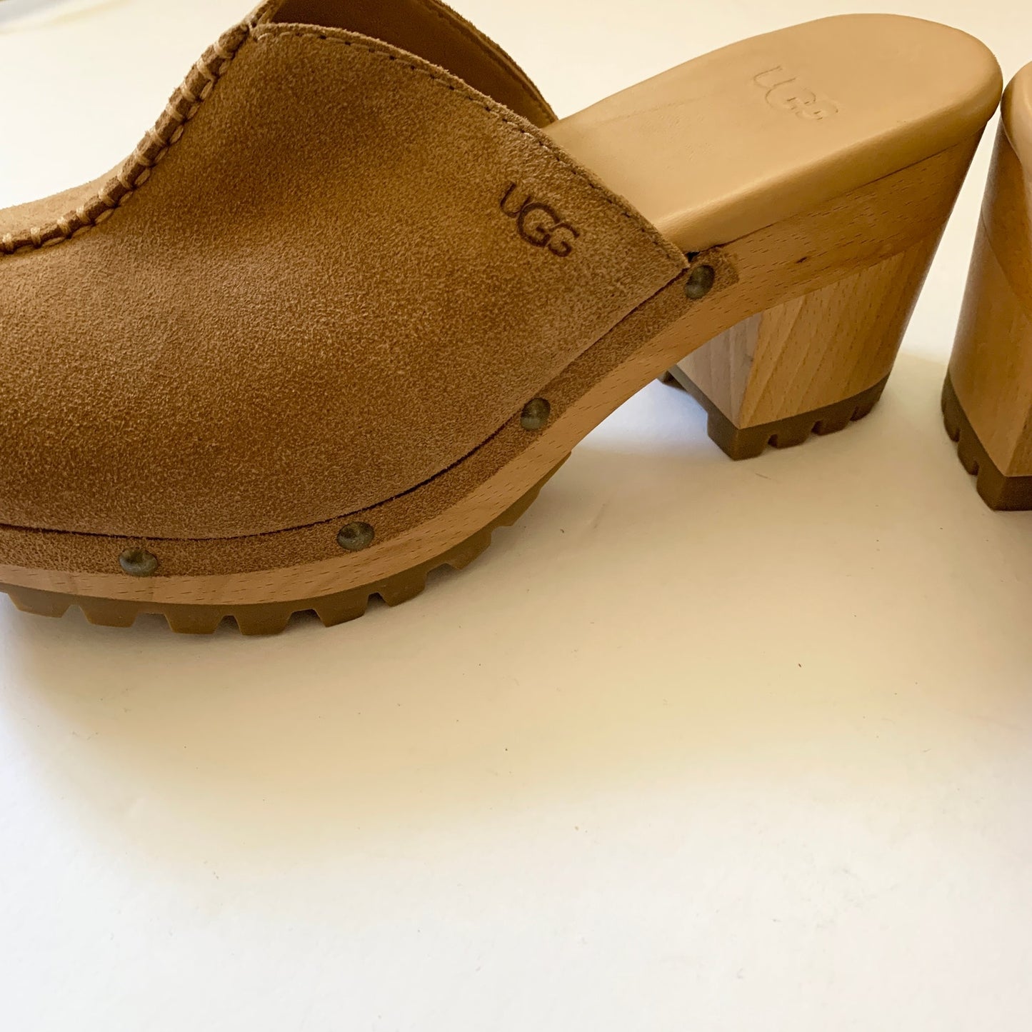 UGG Judi Suede Tan Clog Mule Wooden Slip On Heeled Shoes Size 7 194715659445