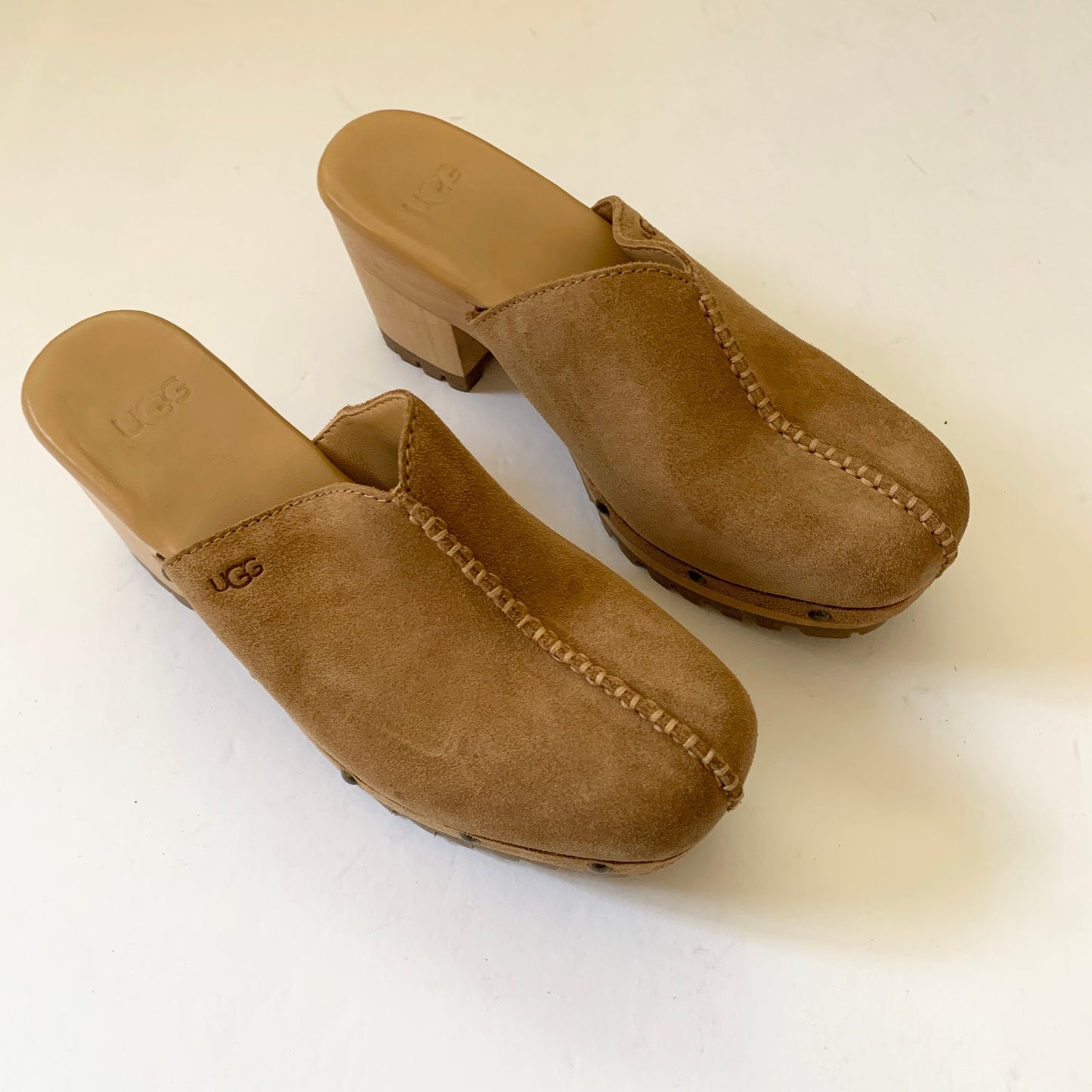 UGG Judi Suede Tan Clog Mule Wooden Slip On Heeled Shoes Size 7 194715659445