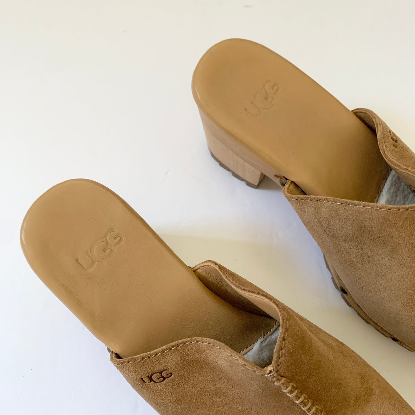 UGG Judi Suede Tan Clog Mule Wooden Slip On Heeled Shoes Size 7 194715659445