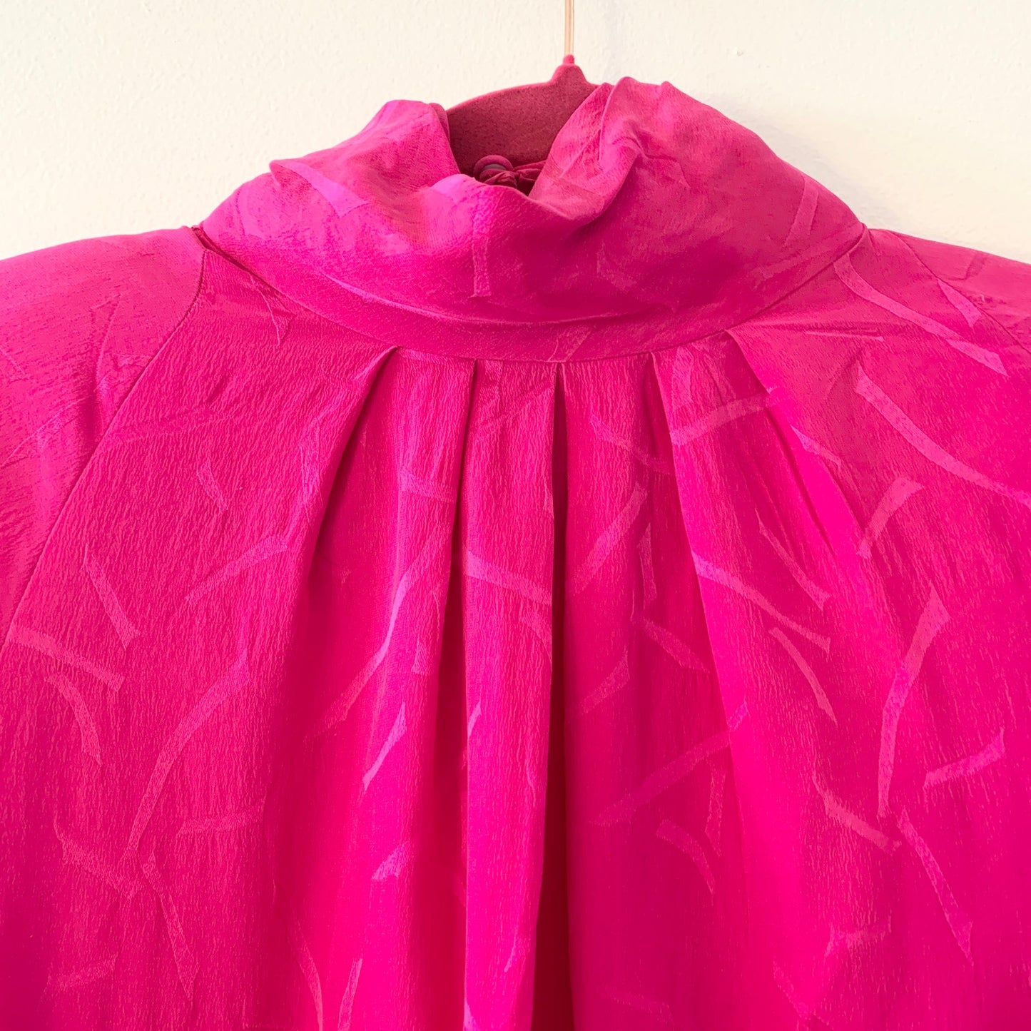 Adrianna Papell 80s Vintage Hot Pink Silk Mock Neck Long Sleeve Blouse Shirt 10