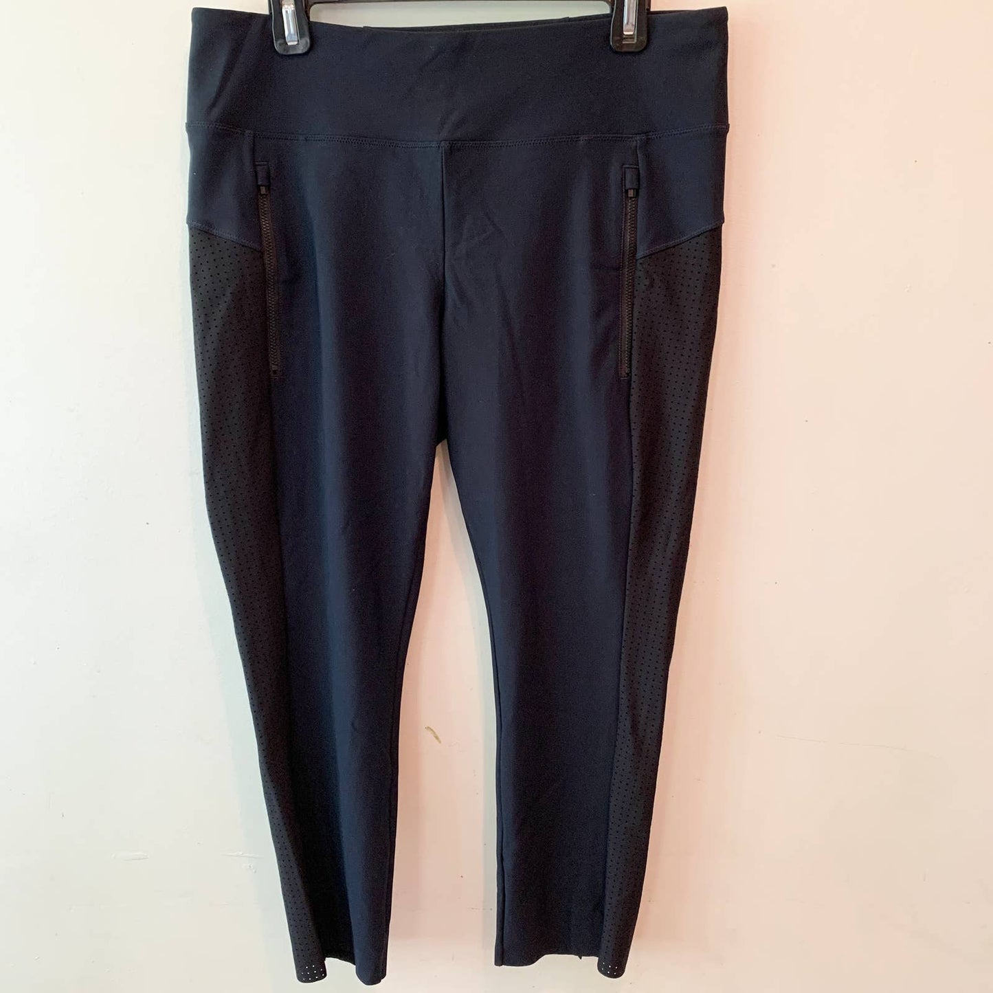 Athleta S/ 84445 Black Zipper Pocket Navy Crop Ankle Leggings Large Petite