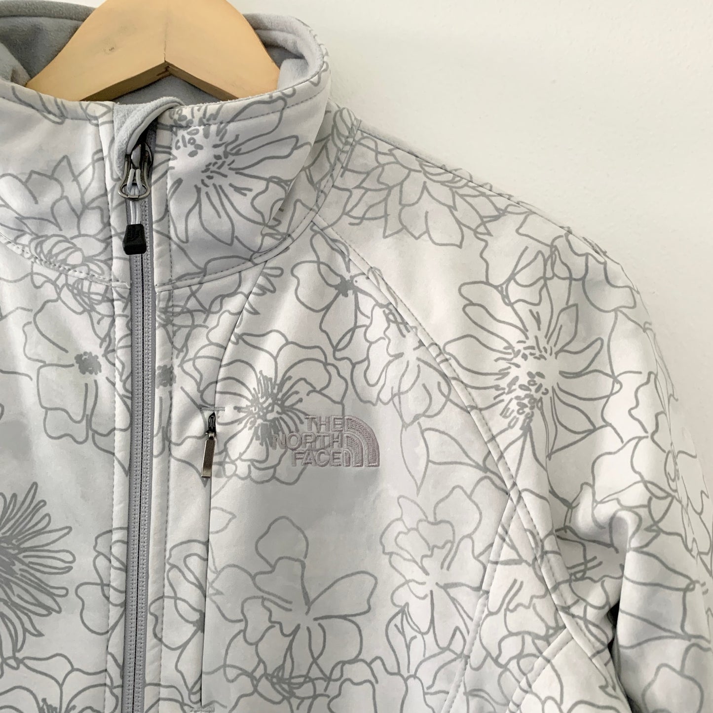 The North Face Women's Floral Bionic Softshell Gray Full Zip Jacket Size Small