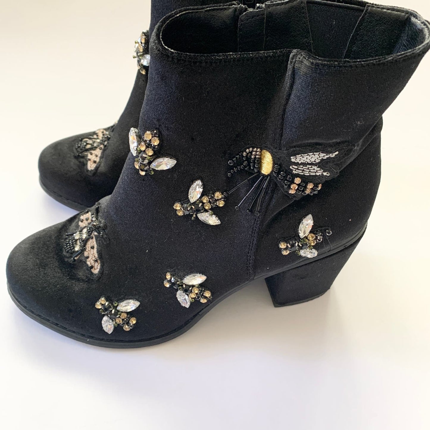 TORRID Velvet Bumble Bee Embellished Black Heeled Boots Shoes 7.5 Wide