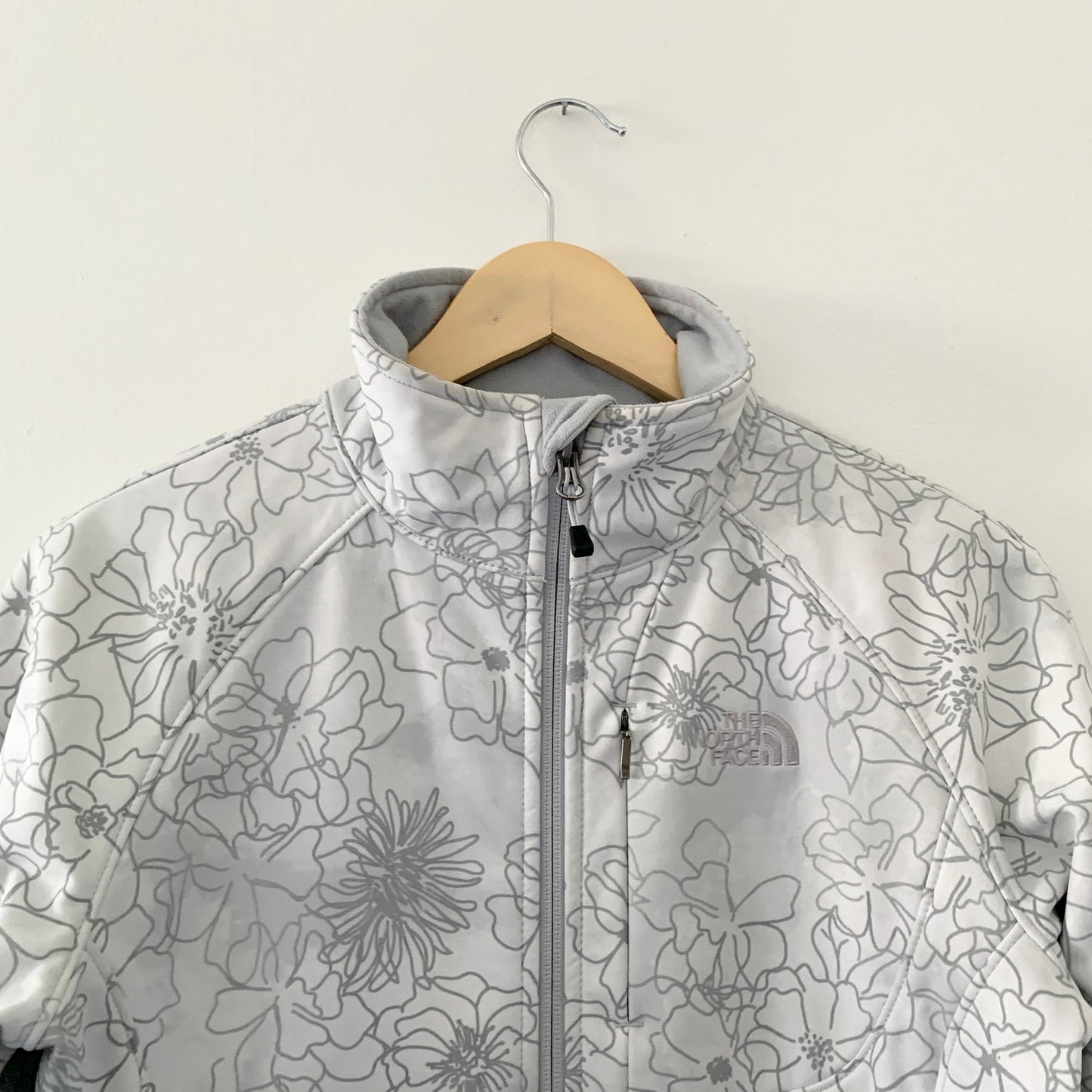 The North Face Women's Floral Bionic Softshell Gray Full Zip Jacket Size Small