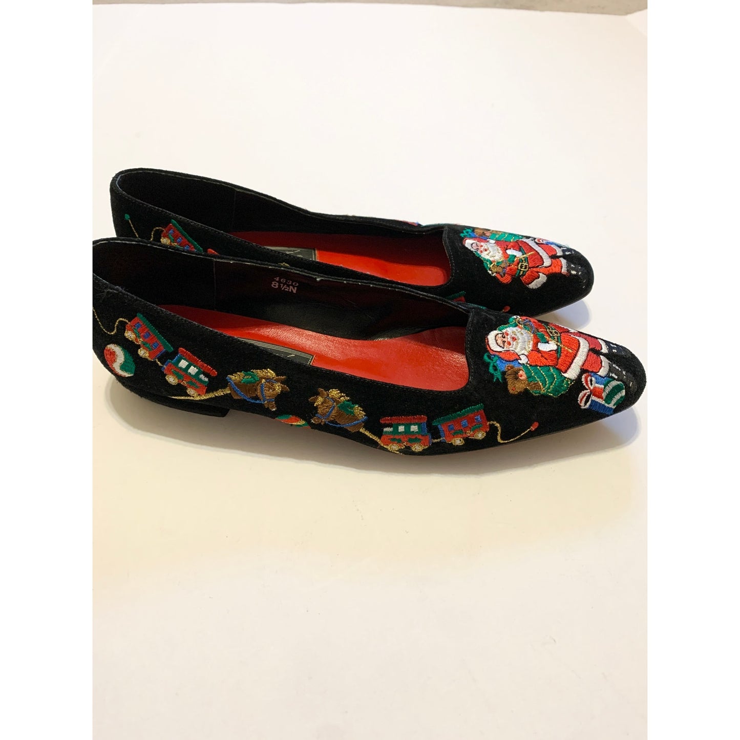 J. Renee Santa Embroidered Black Red Vintage Holiday Flats Size 8.5 Narrow