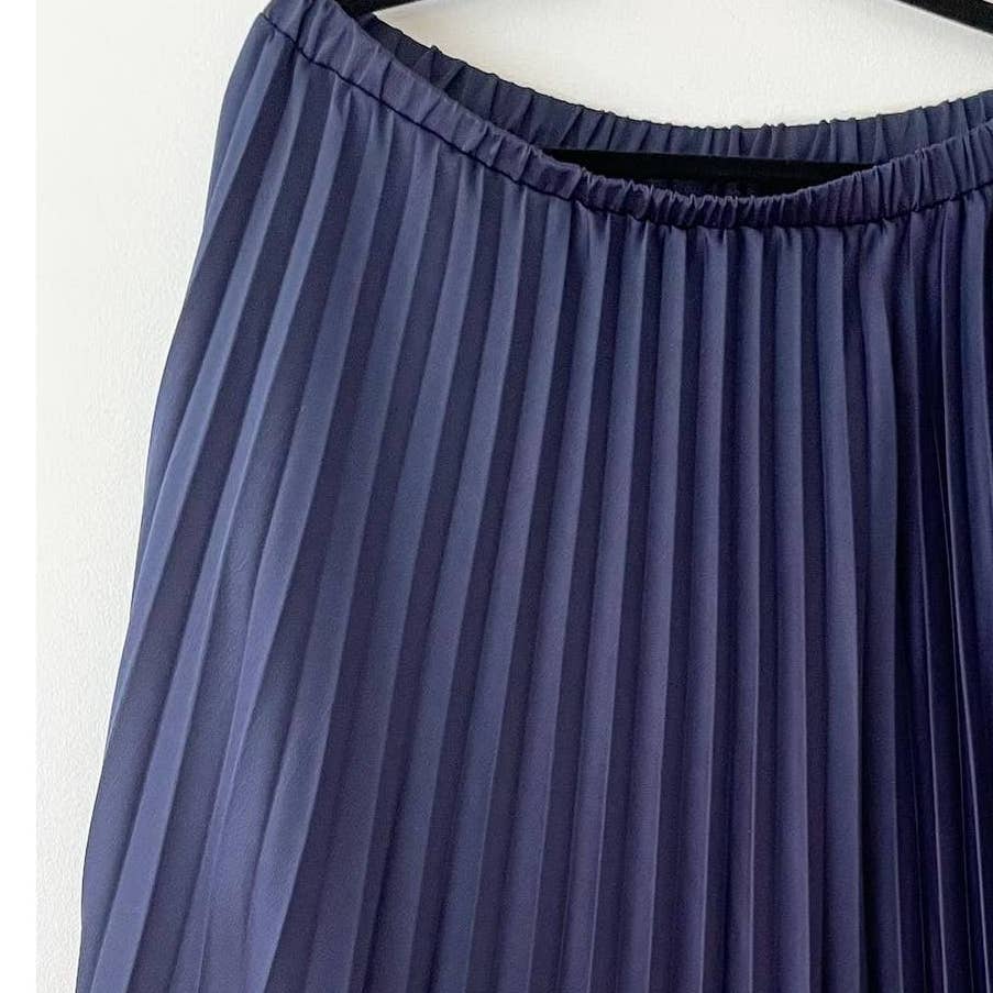 Solitaire Navy Blue Pleated Midi Skirt