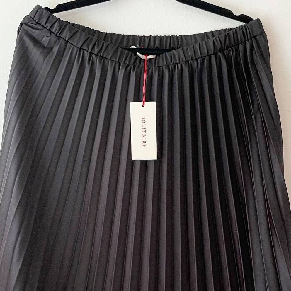 Solitaire Black Pleated Midi Skirt