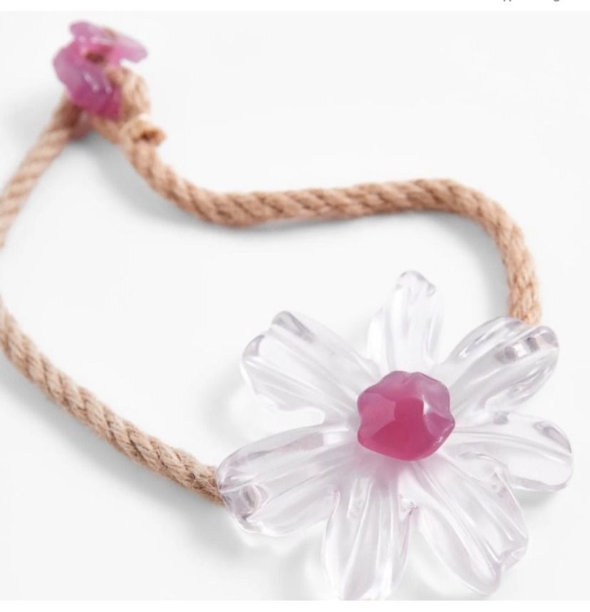 Zara Resin Rope Pink Daisy Necklace