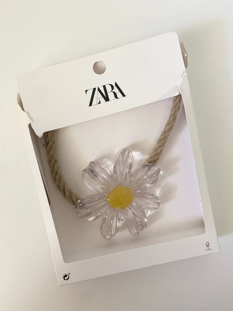 Zara Rope Resin Yellow Daisy Flower Necklace