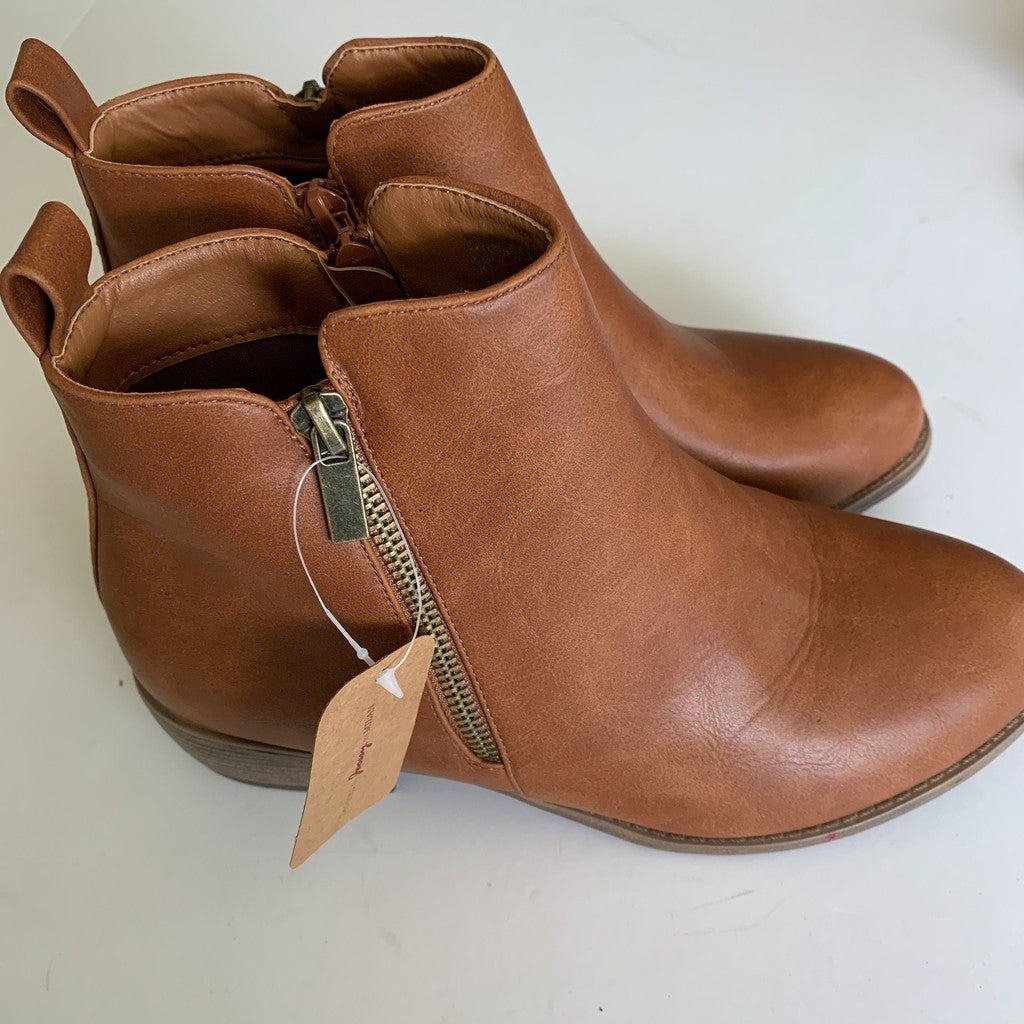 Jeossy Brown Faux Leather Ankle Boot 7.5