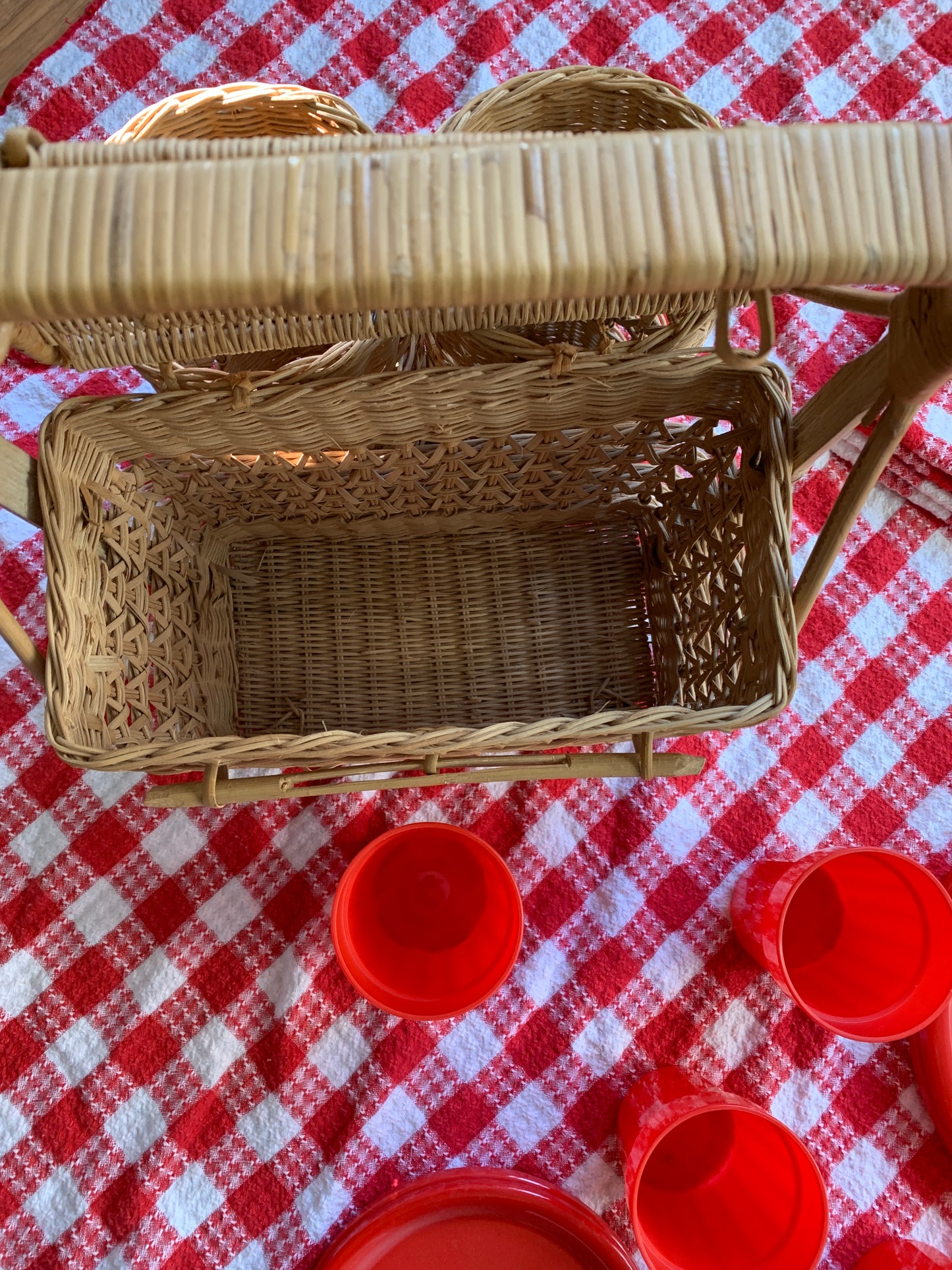 Vintage Wicker Picnic Basket Set With Blanket Cups Plates Utensils Red White Check