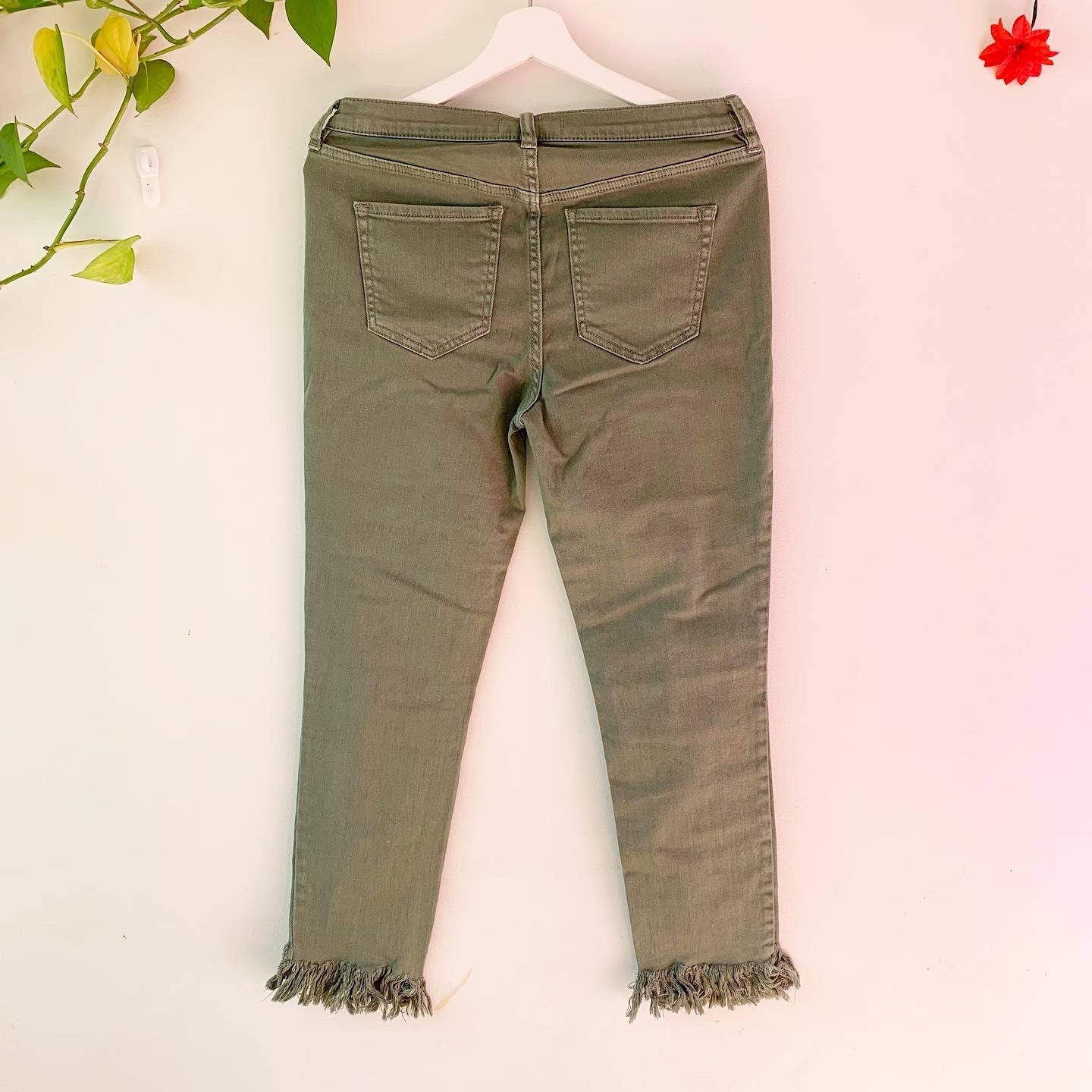 Free People Olive Green Frayed Hem Cropped Skinny Jeans, Size 28
