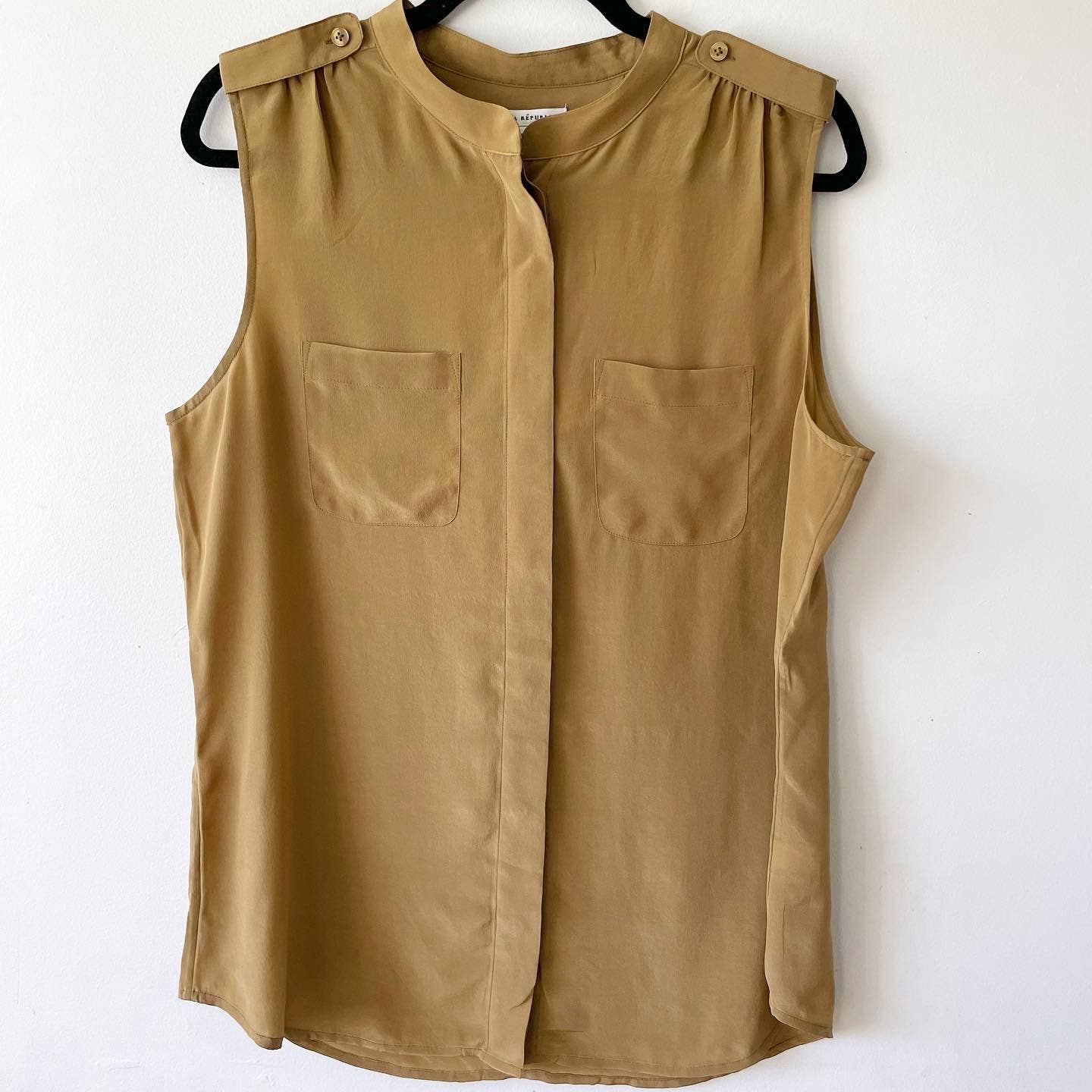 Banana Republic Gold Tan Silk Sleeveless Button Down Shirt Blouse